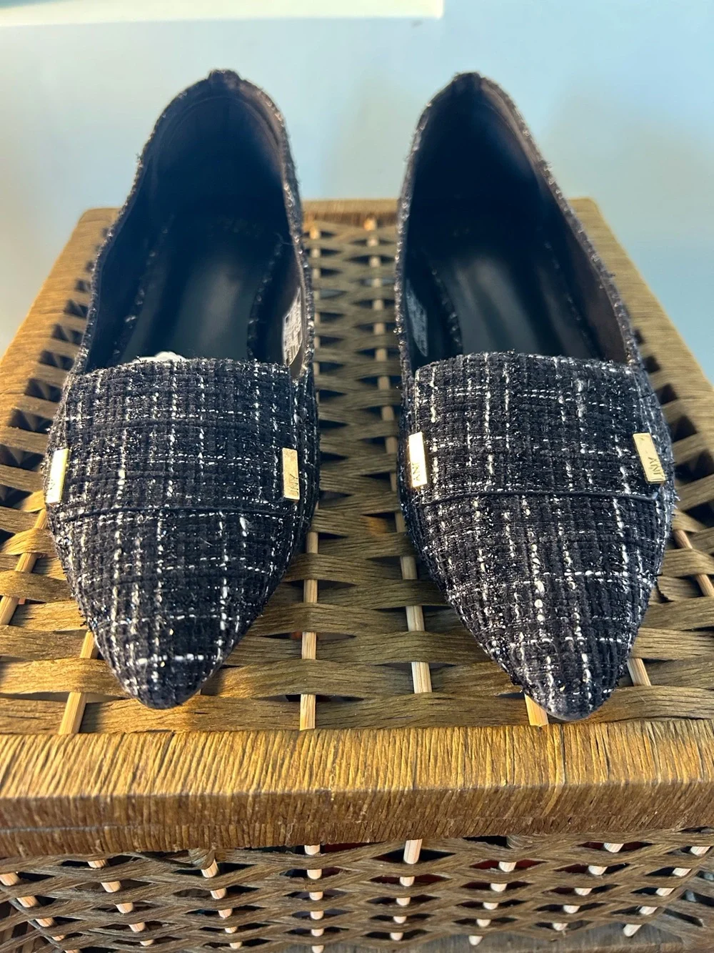 Jones New York Black Tweed Pointed-Toe Quesheen Flats Gold Accents 9M Dress Up